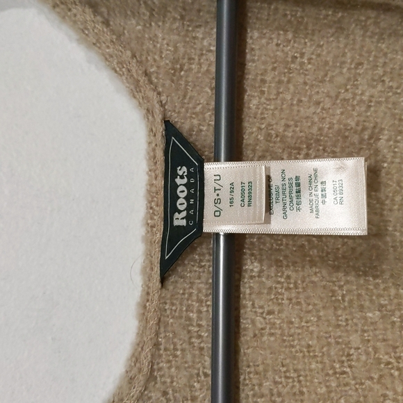 Roots beige and grey plaid poncho, o/s. - Picture 2 of 4